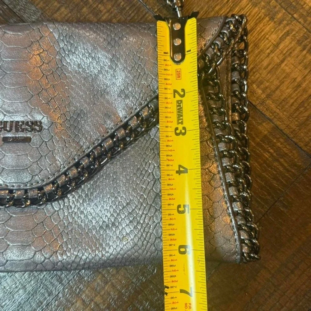 Vintage Guess Y2K Silver Snakeskin Crossbody Clutch Metallic Chain‎ Bag